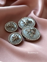Пуговицы Гучч. Пчела белая серебро