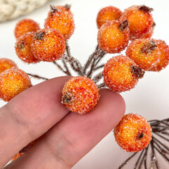 Ягоды сахарные декоративные, оранжевые, набор 2 пучка (примерно 80 ягодок).