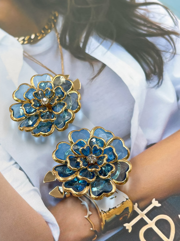 Накладка на пуговицу в виде голубого цветка