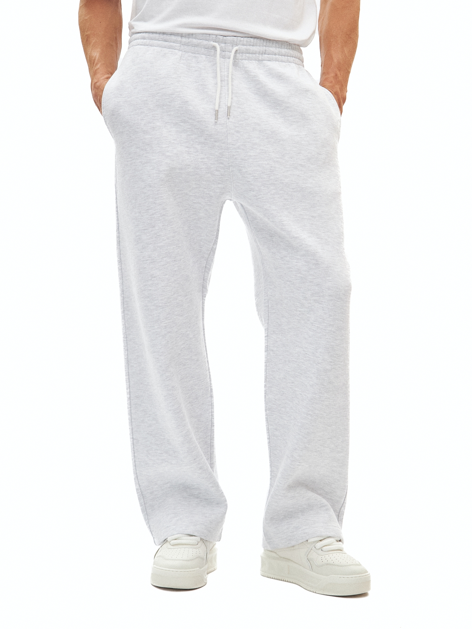 Светло-серый спортивный костюм Laine 02