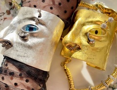 53245- Браслет-манжета  HALF FACE широкий в стиле Schiaparelli