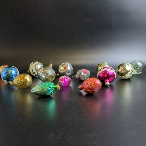 Ёлочные игрушки набор из 14 разных небольших штук, шарики и др, стекло, подвесные, винтаж времён СССР 1960-1980 гг. Советские ёлочные игрушки и украшения. Состояние и комплектация на фото.