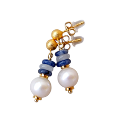 Гвоздики с жемчугом и натуральными камнями, цвет белый с синим