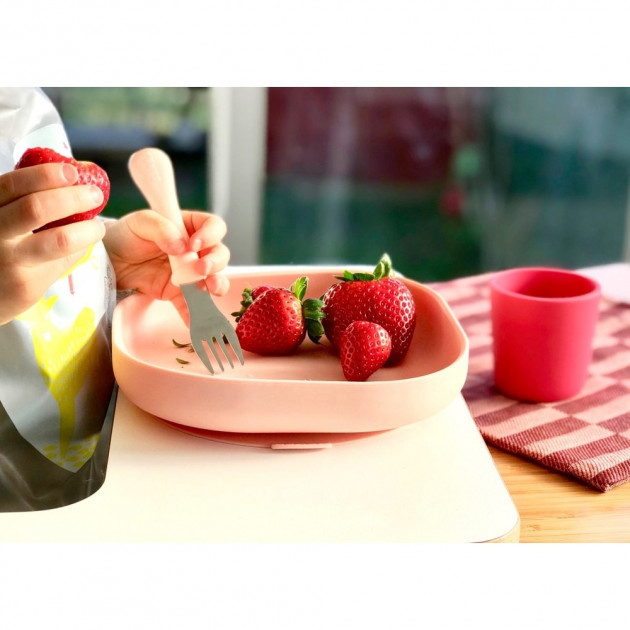Набор посуды: 2 тарелки, стакан,ложка (4 предмета) из силикона Pink