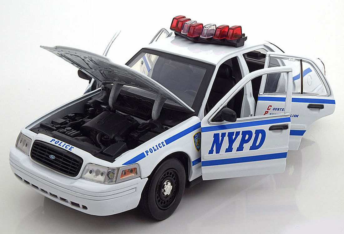 1:18 Ford Crown Victoria Police Interceptor NYPD (with Lights and Sounds)  2014