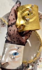 53245- Браслет-манжета  HALF FACE широкий в стиле Schiaparelli