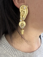 76141- Длинные асимметричные серьги в стиле Schiaparelli с подвесками