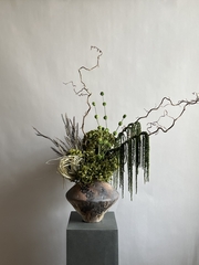 Композиция в кашпо Корилус