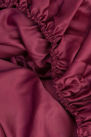 Простыня на резинке 180x200x40 German Grass Purple Brilliant бордовая