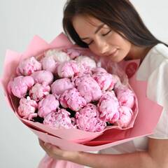 25 пионов "Сара Бернар"