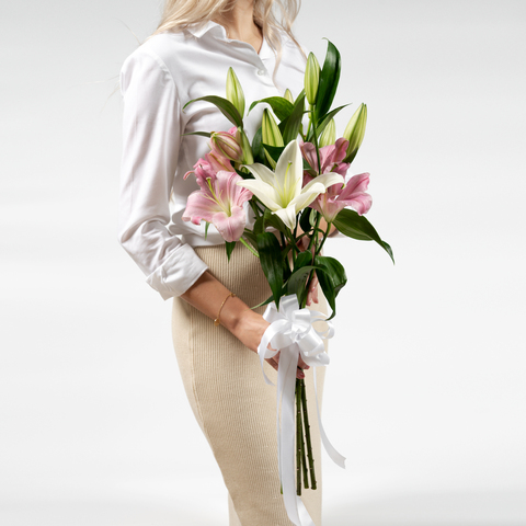 Букет 5 лилий