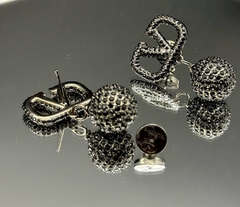 20159- Серьги-пусеты Valentino с подвеской шарик в черном родаже