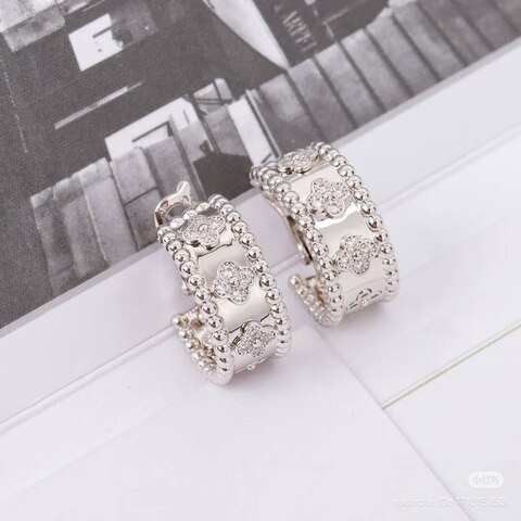 Серьги VAN CLEEF & ARPELS Perlee Clover