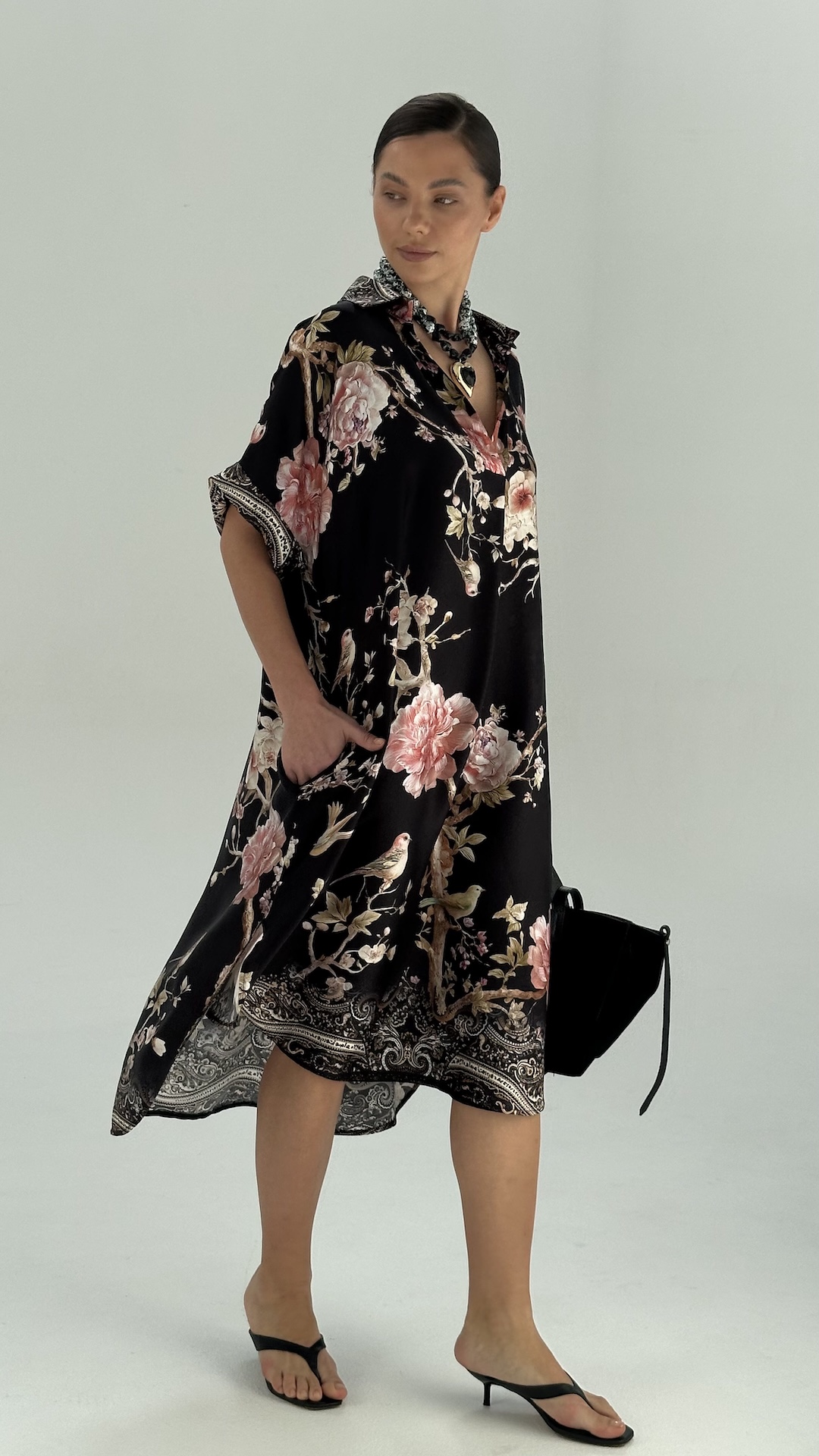 Платье свободного кроя из шелка и вискозы с магнолиями и пионами