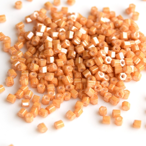 Бисер Тохо Hexagon 11/0 0123D темно-бежевый перл