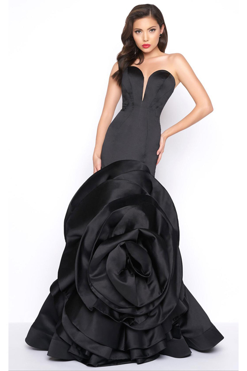 Mac Duggal 85162 Черное платье длинное, облегающее с глубоким декольте, оригинальным большим цветком