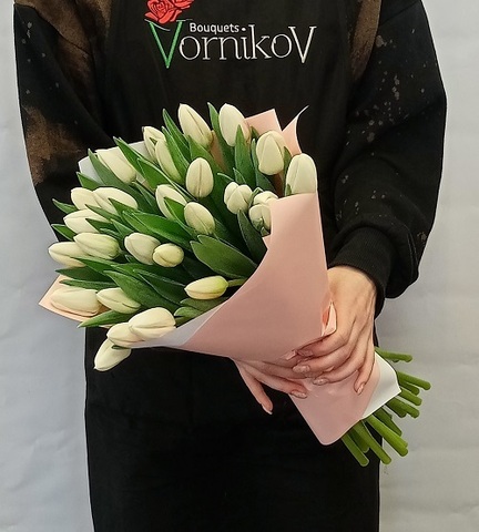 Букет белых тюльпанов