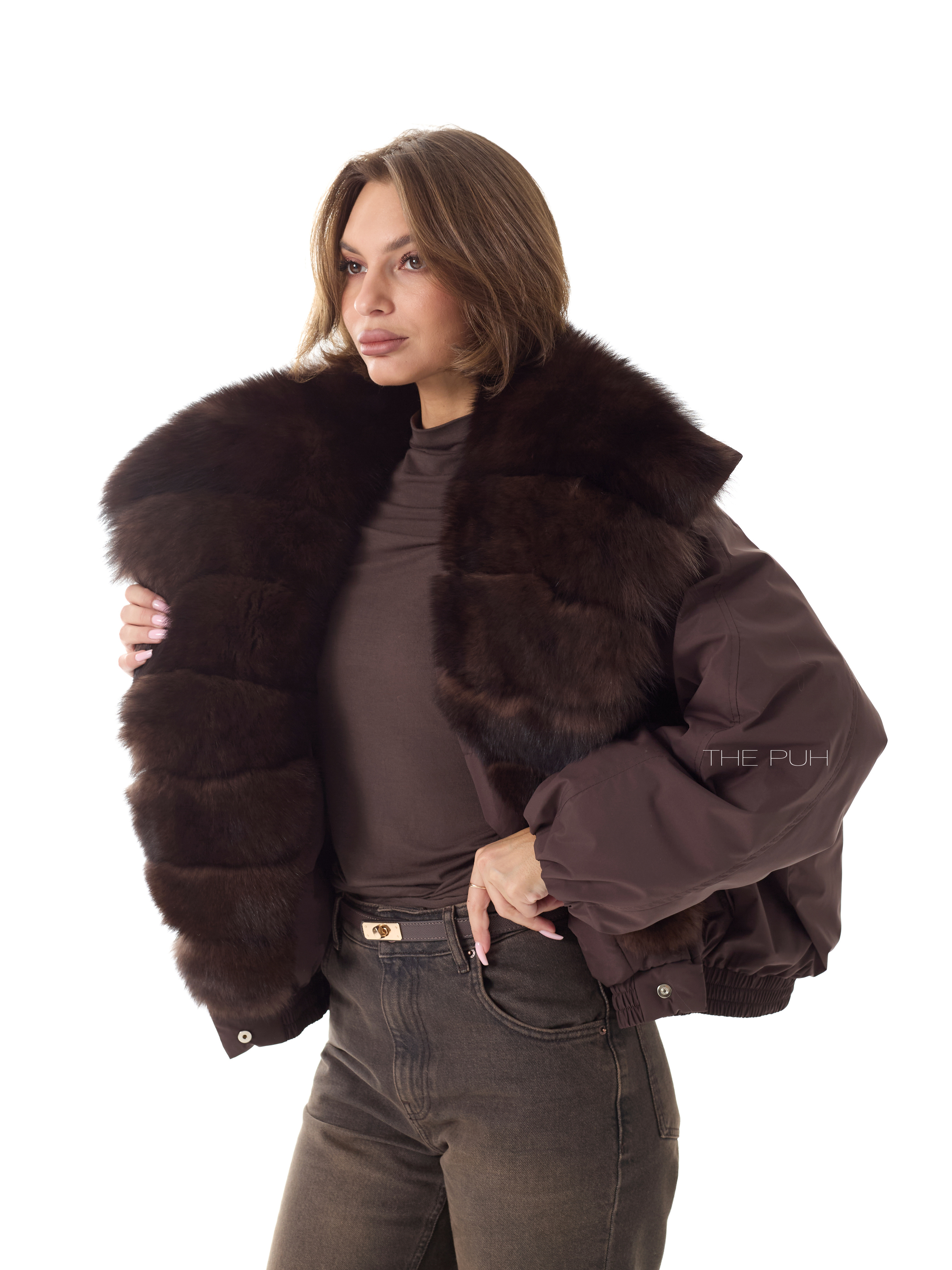 Шоколадная парка с меховым воротником-стойкой