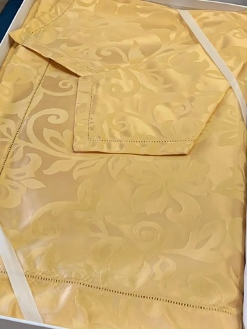 Скатерть 170х220 и 8 салфеток Gamba 9205 Oro золотая