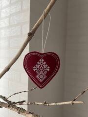 Сердце. Подвеска из фетра с вышивкой в этностиле NYF-0625-Maxi