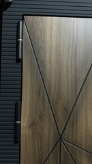 Входная металлическая дверь с зеркалом Континент 024 Зеркало тонированное Макси Черный кварц