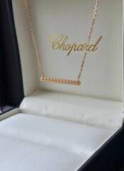 kole-chopard-s-podveskoj-white-rose-vgold-ice-cube