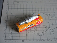 Свеча зажигания Ngk 6263 cr9E standard spark plug