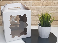 Коробка для торта с ручкой 20*20*22. 2 фигурных окна