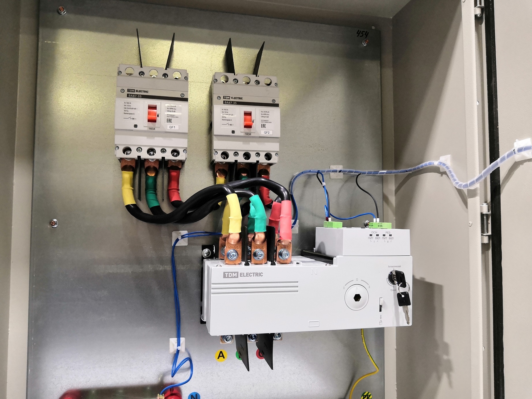 Авр блок 220. Щит авр 63а schneider electric. Шкаф авр 125а. Щит вру 0,4 кв с авр 250а. Авр чинт 63а однофазное.