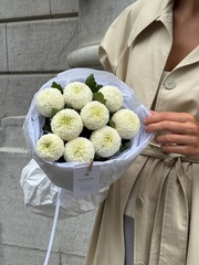 Букет моно из одноголовой хризантемы в белом оттенке