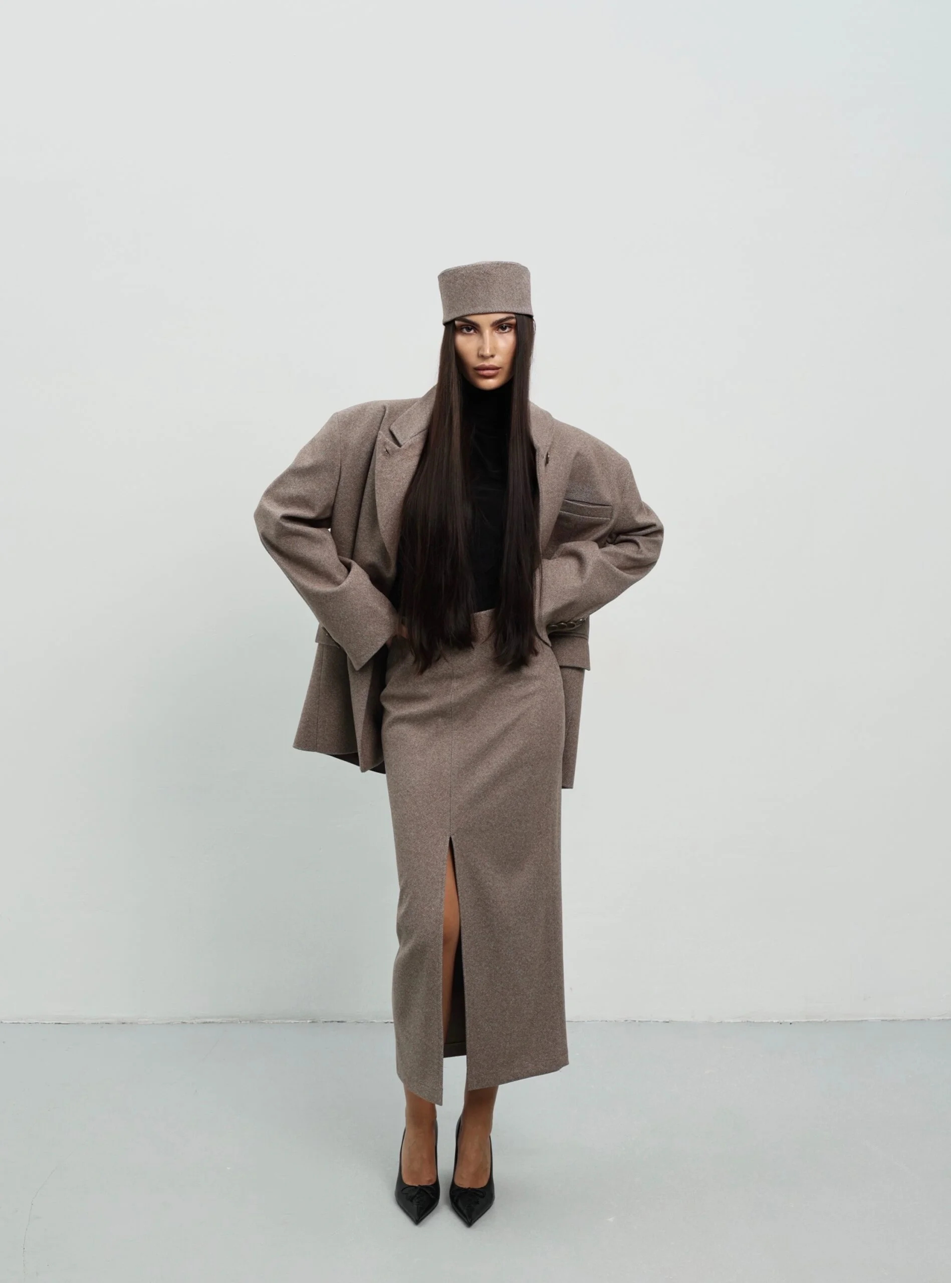 Юбка макси с разрезом спереди, Коричневая