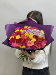 Букет 45 роз Кения 32 см в пленке с топпером