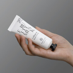 Крем для рук с коллагеном с фруктовым ароматом RODAROJI Fruity Musk Collagen Hand Cream (50 мл)