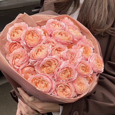 Букет из 9 кустовых роз в авторской упаковке