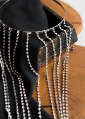 Ободок однорядный для волос из кристаллов с длинными подвесками