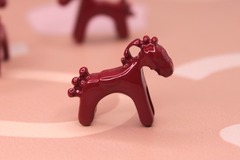 Подвеска лошадь бордо 30х25х8 мм