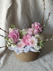 Композиция в плетеной корзине-размер S