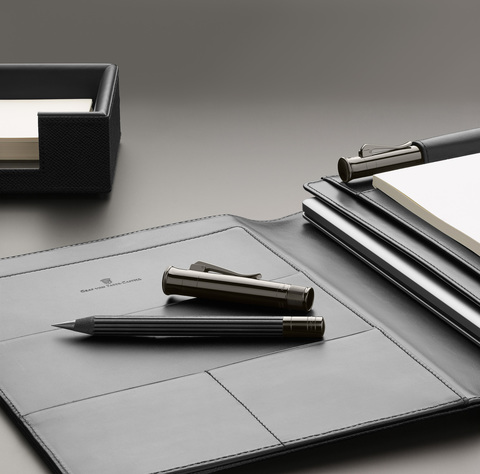 Превосходный карандаш Graf von Faber-Castell Perfect Pencil Magnum Black Edition