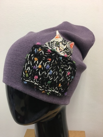 Зимняя шапка ANRU с котиком в кармашке - это стильный и теплый головной убор, который станет отличным дополнением к вашему гардеробу.