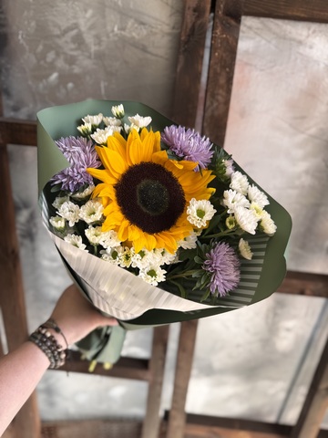 Букет с подсолнухом