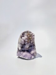 Аметист розовый жеода