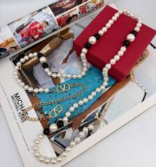 Пояс цепочка с жемчугом в стиле VALENTINO