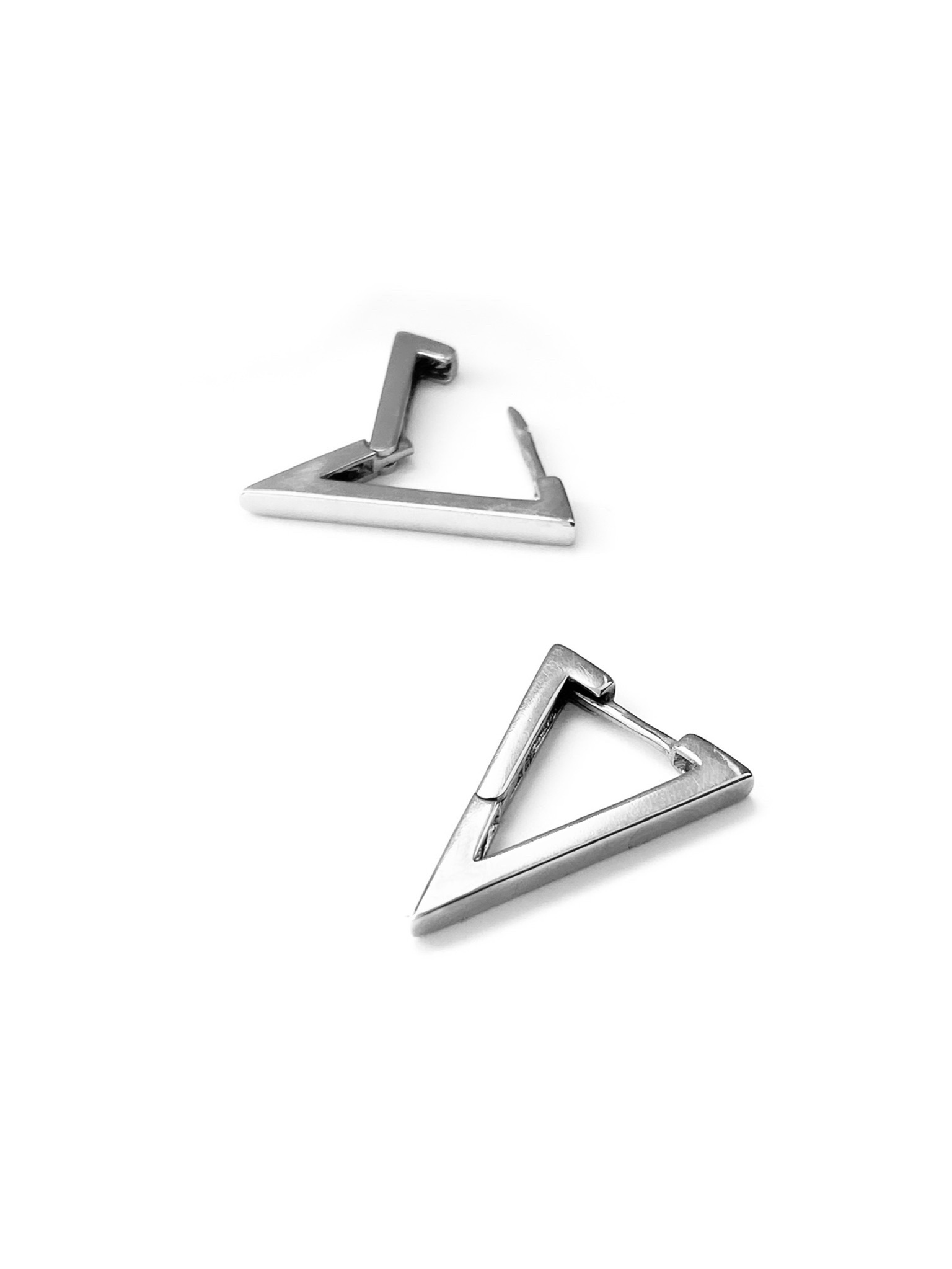 Серебряные серьги-треугольники 