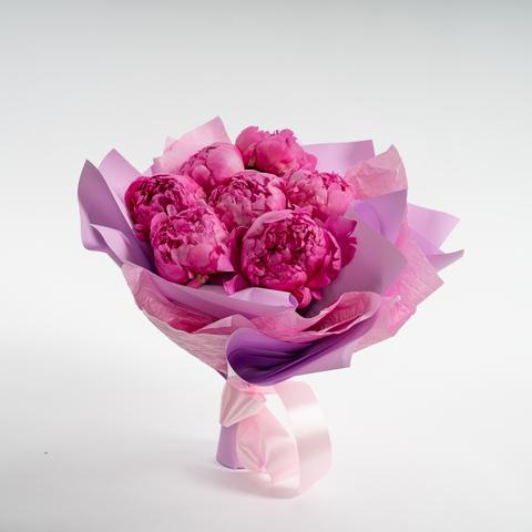 Букет 7 малиновых пионов