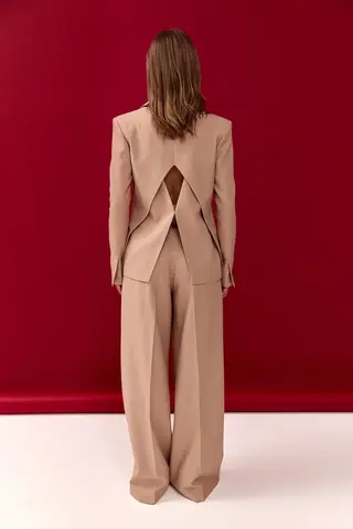 Пиджак с вырезом на спине KISLOVA