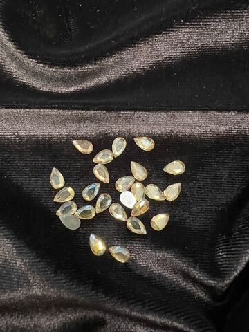 Стеклянные стразы  (5,5*8мм) 25шт, цвет бежевый