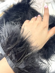 Черные перья на ленте марабу и страус