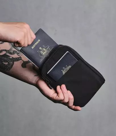 Alpaka Zip Travel Wallet