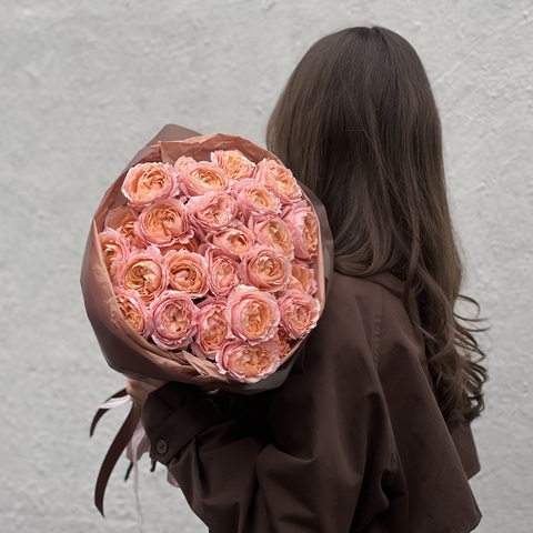 Букет из 9 кустовых роз в авторской упаковке