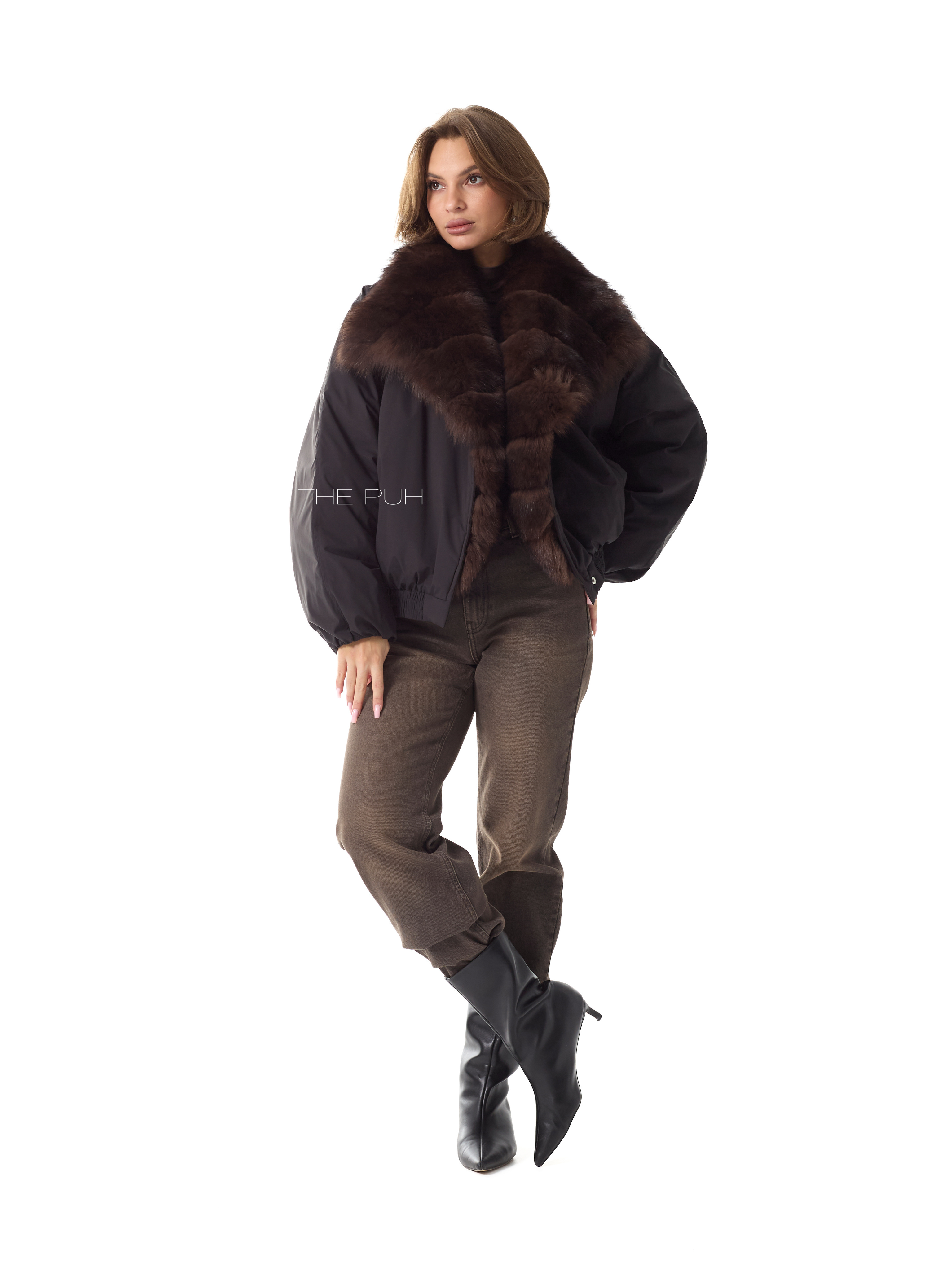 Черная парка с меховым воротником-стойкой
